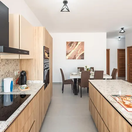 Cayden Penthouse - 5 Minutes To St Julians דירה